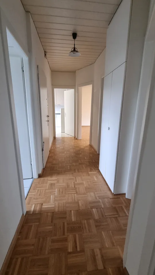 Appartamento luminoso 3.5 locali con ampio balcone & cucina abitabile accogliente – foto 2 di 10