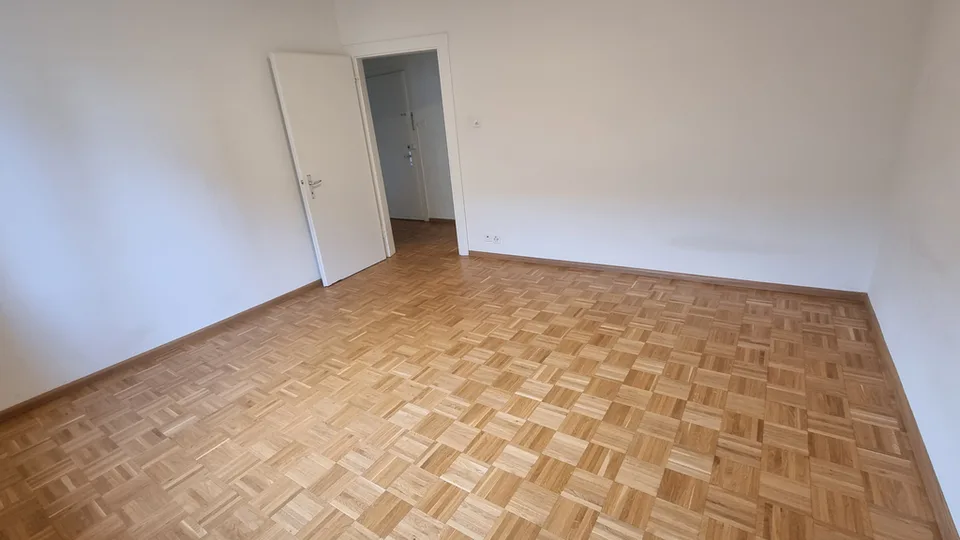 Appartamento luminoso 3.5 locali con ampio balcone & cucina abitabile accogliente – foto 6 di 10