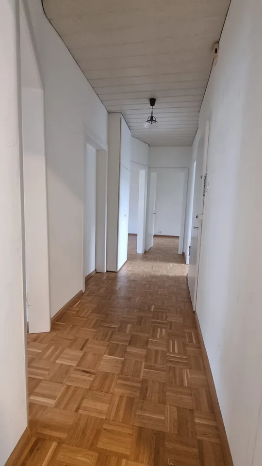 Appartamento luminoso 3.5 locali con ampio balcone & cucina abitabile accogliente – foto 3 di 10
