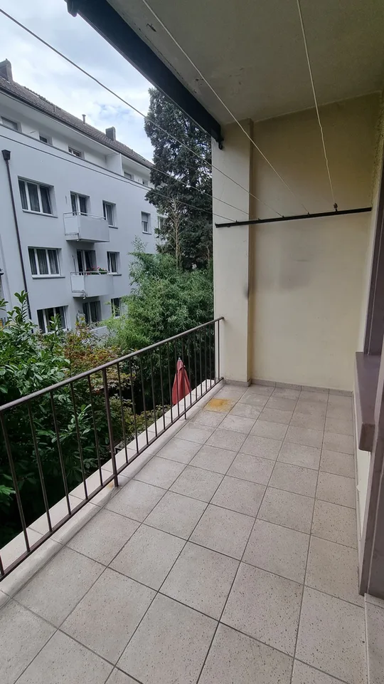 Appartamento luminoso 3.5 locali con ampio balcone & cucina abitabile accogliente – foto 9 di 10