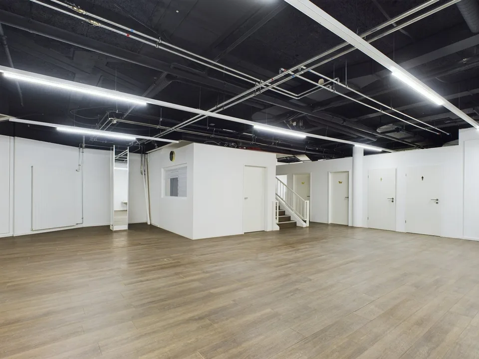 8,8% Rendement à succès ! Immeuble commercial entièrement loué au centre d'Olten à vendre – photo 10 sur 13