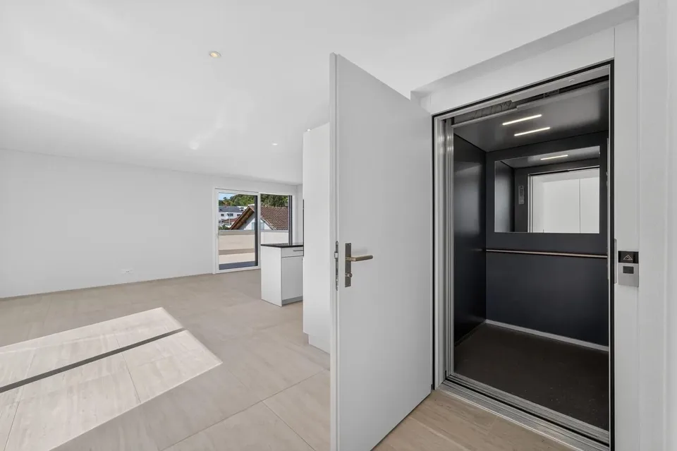 Appartamento Attico 4.5 stanze - Prima occupazione con ampia terrazza e accesso diretto all'ascensore – foto 3 di 13