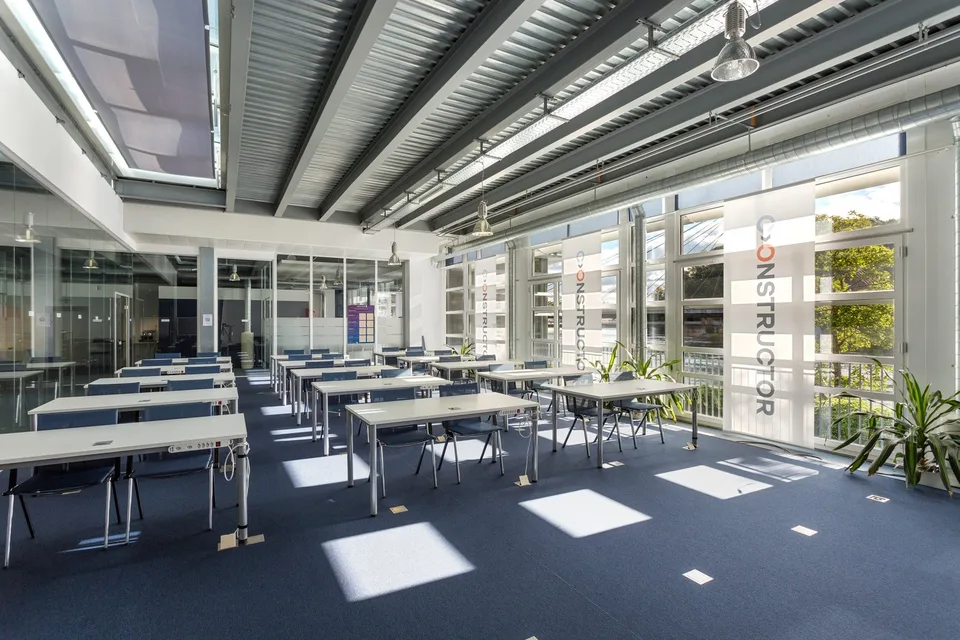 "TOP AUSGEBAUTE BÜROFLÄCHEN MIT BLICK AUF DEN RHEIN" – Foto 9 von 9