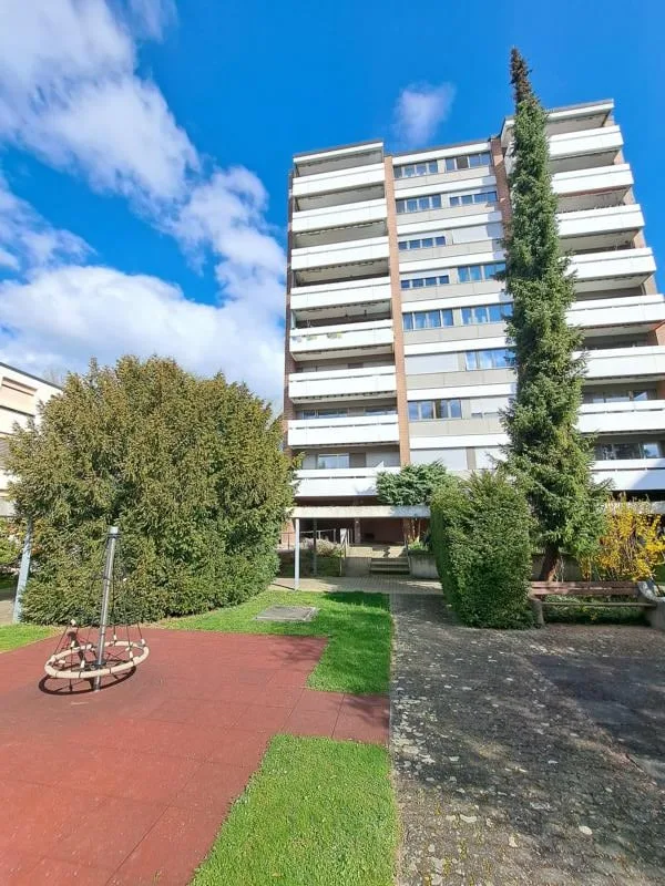 Appartement charmant de 4,5 pièces avec balcon et belle vue à Therwil – photo 12 sur 16