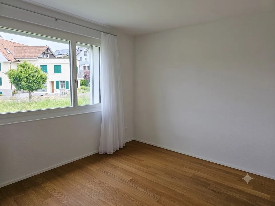 Lichtdurchflutete 4.5-Zimmer-Minergie-P-Wohnung in Dornach – Foto 7 von 17