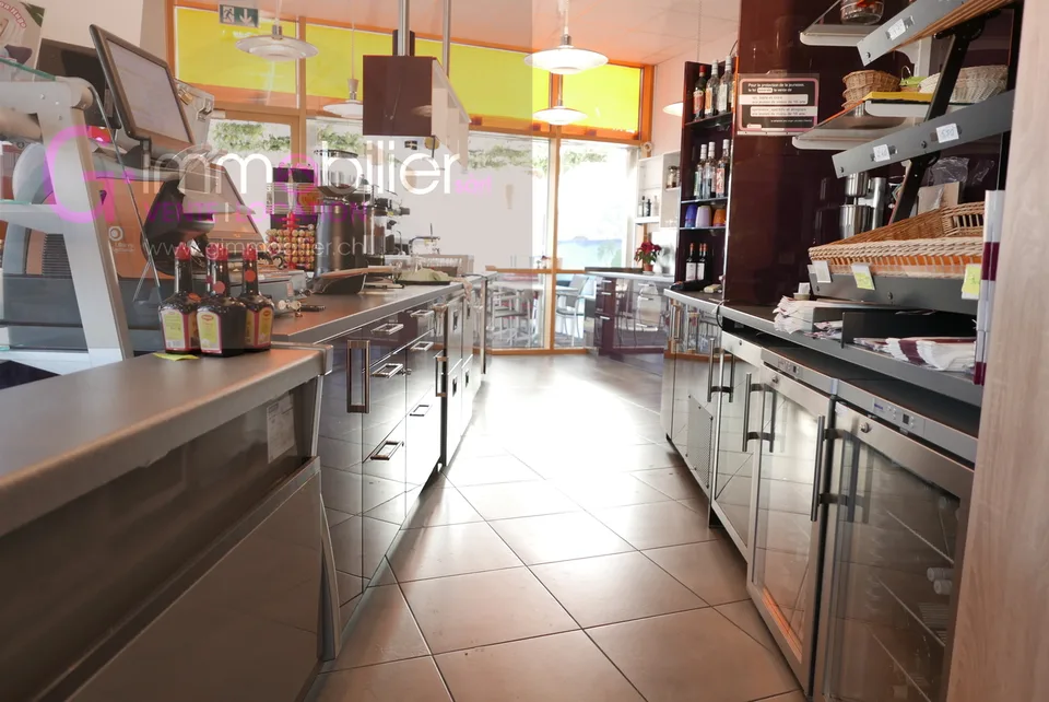 Incantevole locale commerciale per caffetteria tea-room in affitto a Collombey – foto 11 di 11