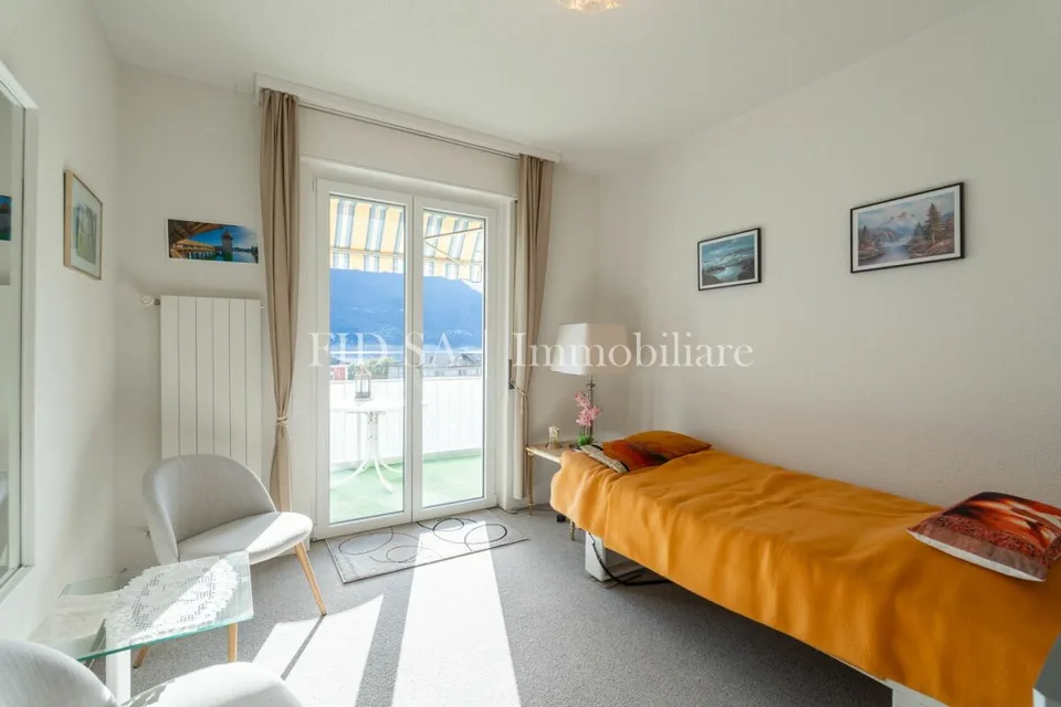 BRISSAGO - Ampio appartamento in posizione centrale e soleggiata con vista aperta sul lago – photo 7 sur 8