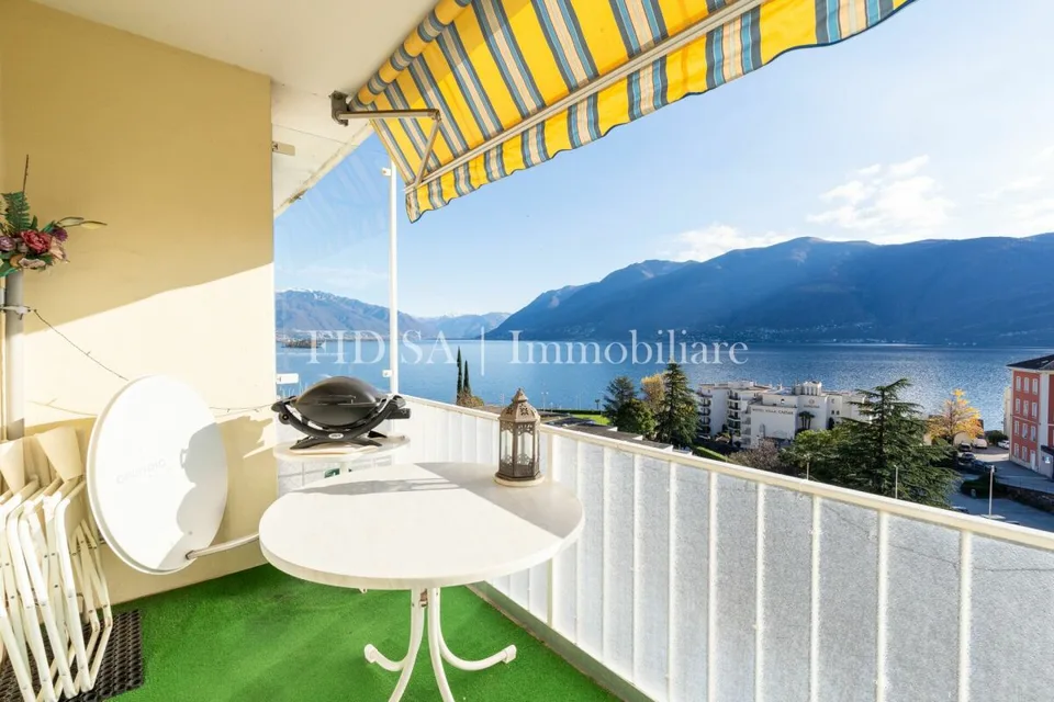 BRISSAGO - Ampio appartamento in posizione centrale e soleggiata con vista aperta sul lago – photo 2 sur 8