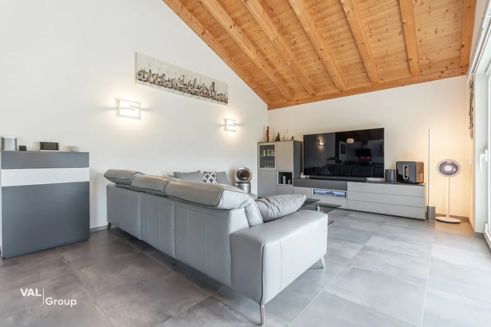 Superbes Dachgeschoss 3.5 Zimmer in Fully - Charme, Licht und Lebensqualität – Foto 3 von 16