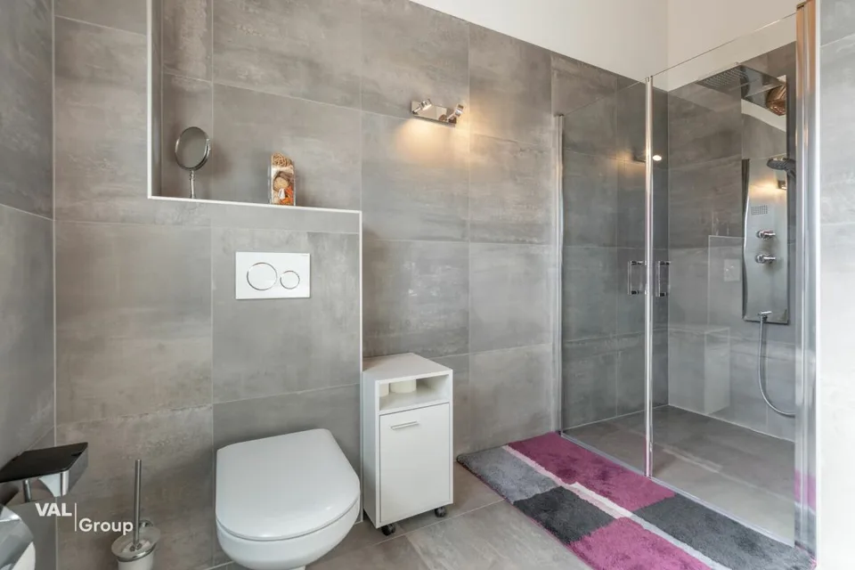 Superbes Dachgeschoss 3.5 Zimmer in Fully - Charme, Licht und Lebensqualität – Foto 8 von 16