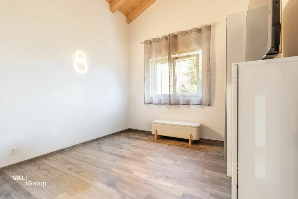Superbes Dachgeschoss 3.5 Zimmer in Fully - Charme, Licht und Lebensqualität – Foto 7 von 16