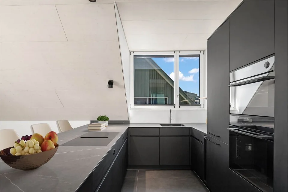 Spazio per l'individualità, appartamento-mansarda di 5½ locali in una zona tranquilla – foto 8 di 14
