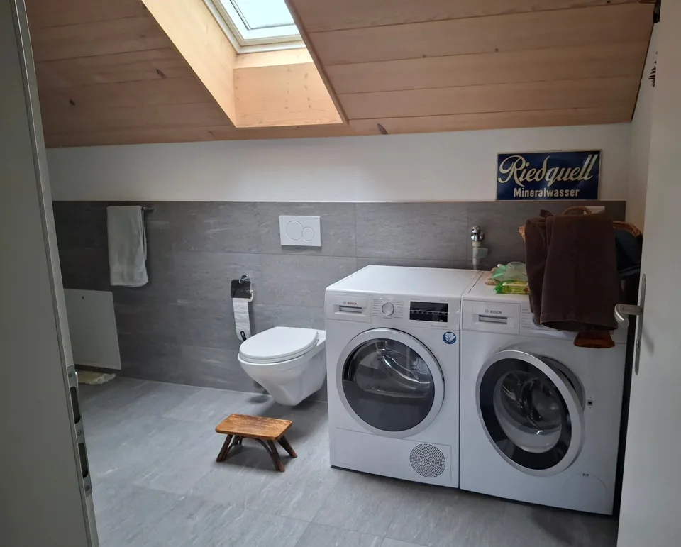 Appartamento mansardato moderno e luminoso di 2,5 locali – foto 5 di 8