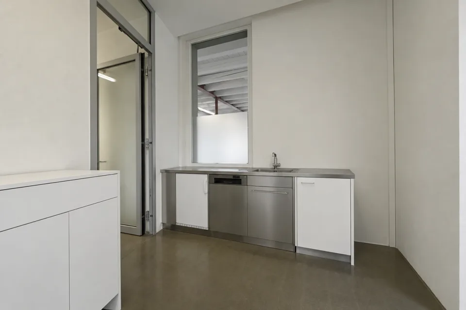 Tout sous un même toit : bureau, commerce et espaces de stockage dans le quartier Alpina de Burgdorf – photo 9 sur 9