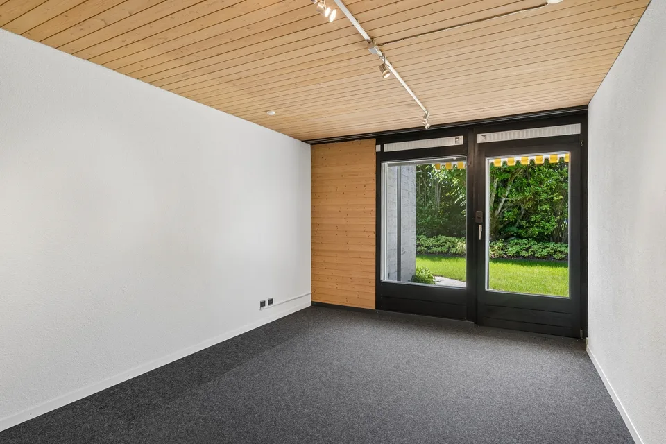 Dreamy single-family house in Kempraten with lake view – photo 10 of 13