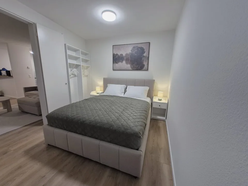Exklusive möblierte 2.5 Zimmer Stadtwohnung nahe Bahnhof Zug – Foto 3 von 9