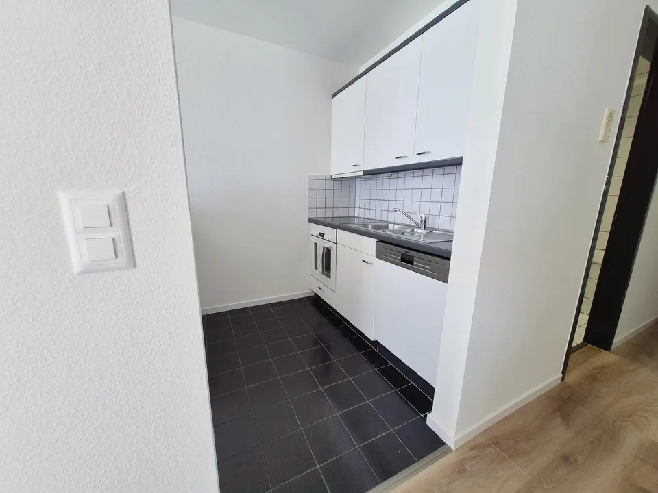 Exklusive möblierte 2.5 Zimmer Stadtwohnung nahe Bahnhof Zug – Foto 4 von 9