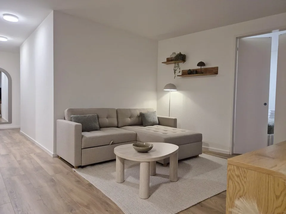 Exklusive möblierte 2.5 Zimmer Stadtwohnung nahe Bahnhof Zug – Foto 2 von 9