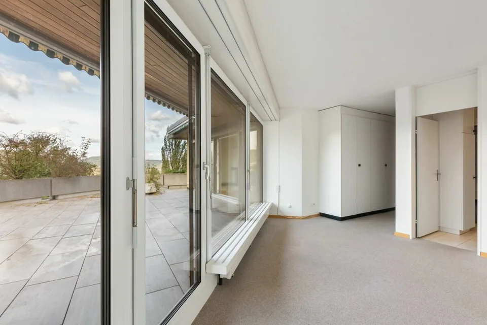 Grosszügige 2½-Zimmer-Terrassenwohnung mit Weitsicht – Foto 14 von 27