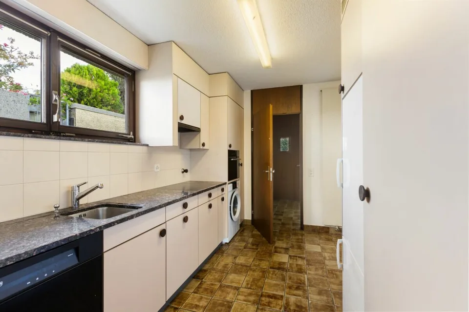 Grosszügige 2½-Zimmer-Terrassenwohnung mit Weitsicht – Foto 12 von 27