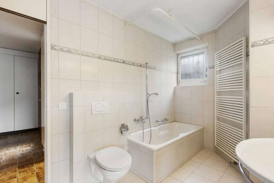 Grosszügige 2½-Zimmer-Terrassenwohnung mit Weitsicht – Foto 17 von 27