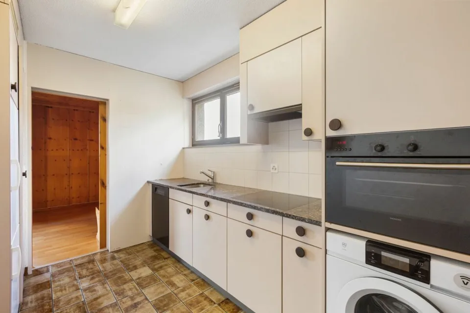 Grosszügige 2½-Zimmer-Terrassenwohnung mit Weitsicht – Foto 11 von 27