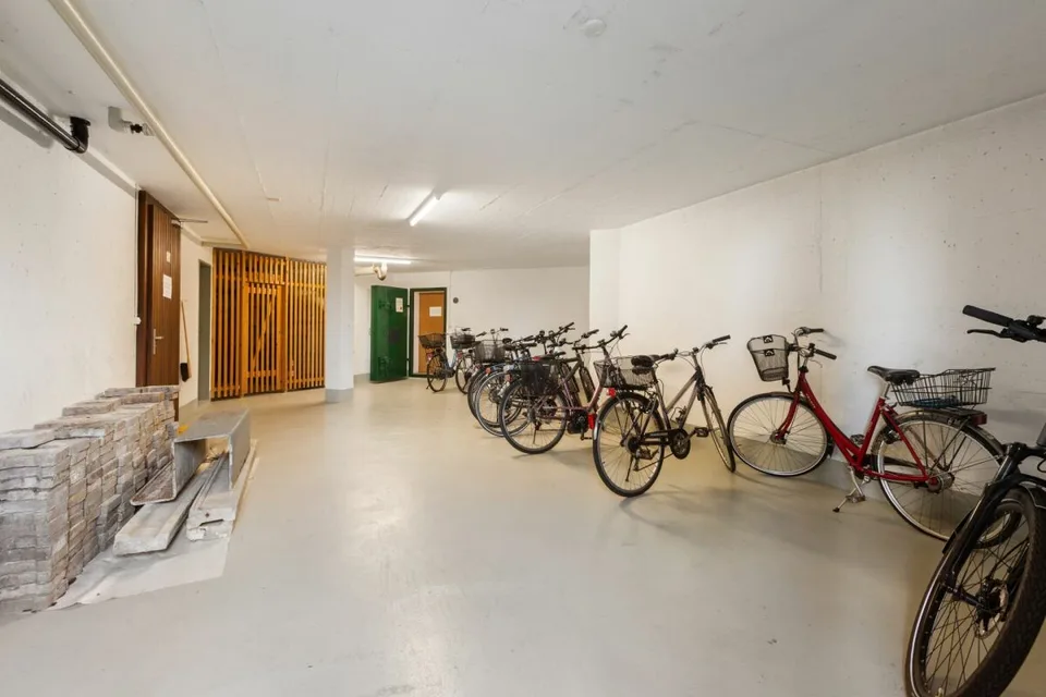 Grosszügige 2½-Zimmer-Terrassenwohnung mit Weitsicht – Foto 19 von 27