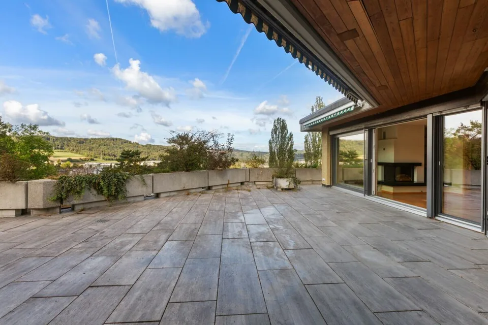 Grosszügige 2½-Zimmer-Terrassenwohnung mit Weitsicht – Foto 18 von 27
