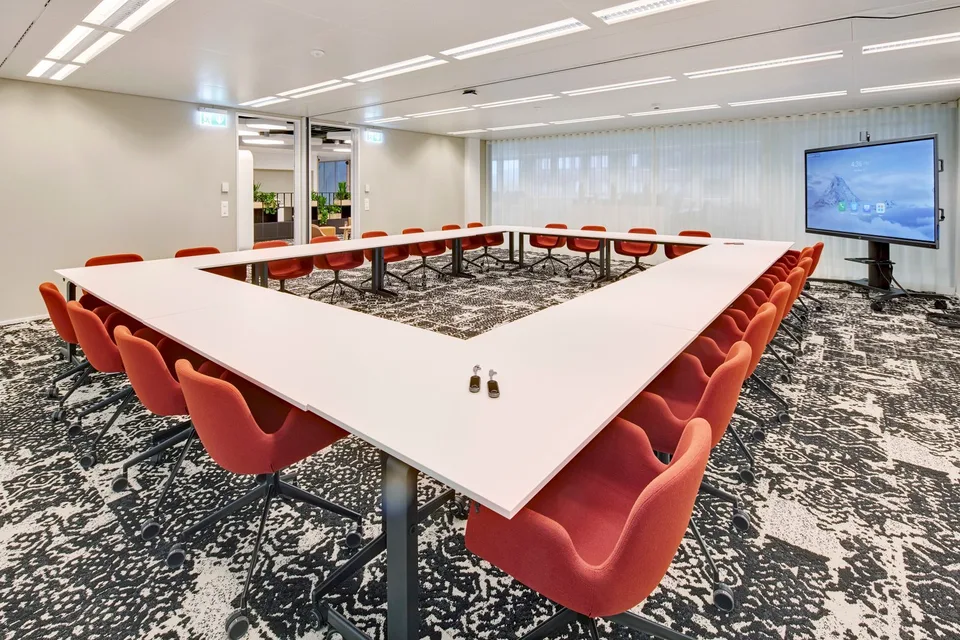Bureau d'équipe de 3 personnes équipé de manière moderne prêt à être utilisé immédiatement - Vous vous concentrez sur votre entreprise - nous nous occupons du reste! – photo 7 sur 13