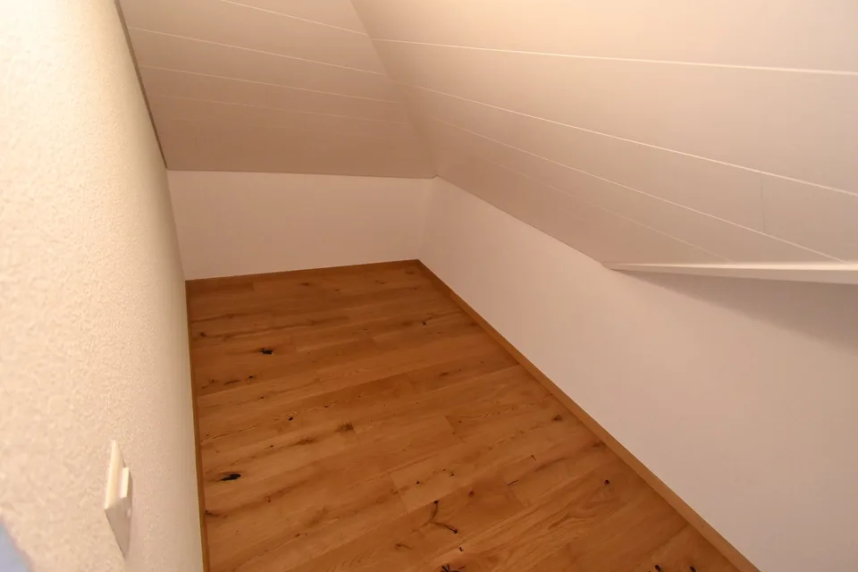 Helles Dachgeschosswohnung mit Panoramaterrasse in Les Ponts-de-Martel – Foto 9 von 12