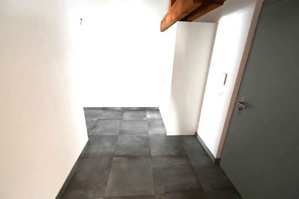 Helles Dachgeschosswohnung mit Panoramaterrasse in Les Ponts-de-Martel – Foto 10 von 12