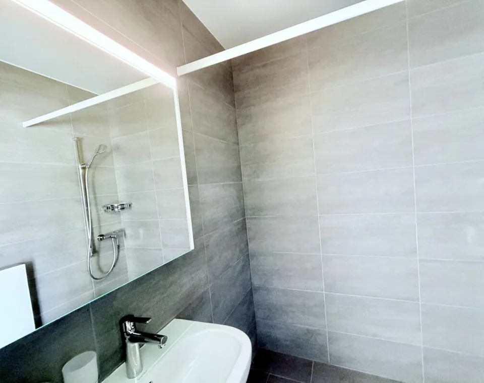 Renoviert! 2.0-Zimmer-Wohnung mit freier Sicht – Foto 3 von 4