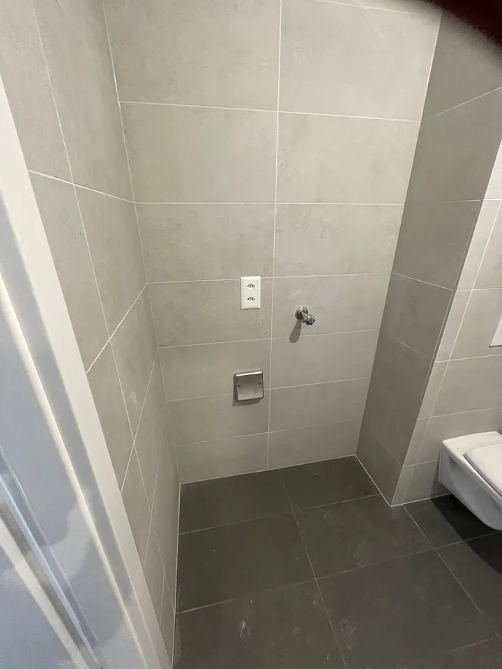 SUPERBES 2.5 Zi. NEU MIT BALKON - INKL. NEBENKOSTEN - IDEALE LAGE IN ARDON MIT INNEREM PARKPLATZ – Foto 13 von 13