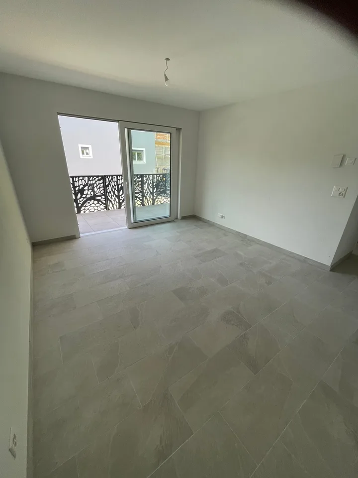 SUPERBES 2.5 Zi. NEU MIT BALKON - INKL. NEBENKOSTEN - IDEALE LAGE IN ARDON MIT INNEREM PARKPLATZ – Foto 7 von 13