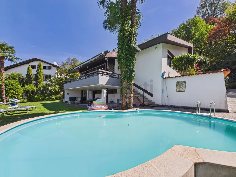 Eine exklusive Oase mit Pool und Panoramablick – Foto 1 von 28