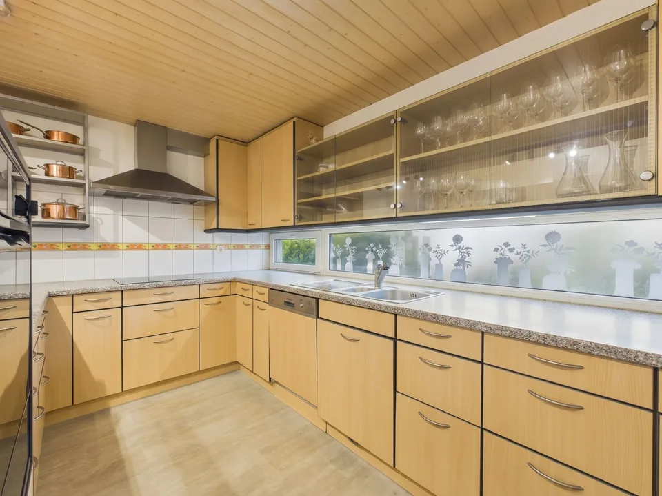 Grosszügiger Garten, Ruhige & Familienfreundliche Umgebung, Balkon, Keller & Garagenparkplatz! – Foto 4 von 24