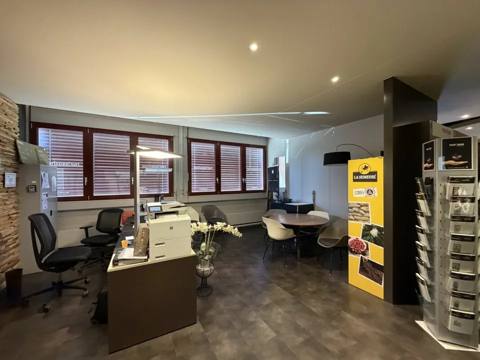 Idéalement situé ! Local commercial de 209m² et dépôt de 65m² – photo 4 sur 4
