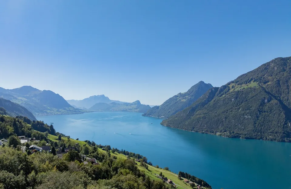 »ESSENZ« – Ein Naturhaus über dem Vierwaldstättersee – Foto 13 von 13