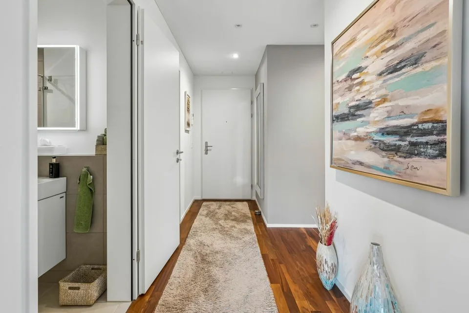 Hochwertige 3.5 Zimmer-Wohnung mit grossem Balkon – Foto 2 von 14