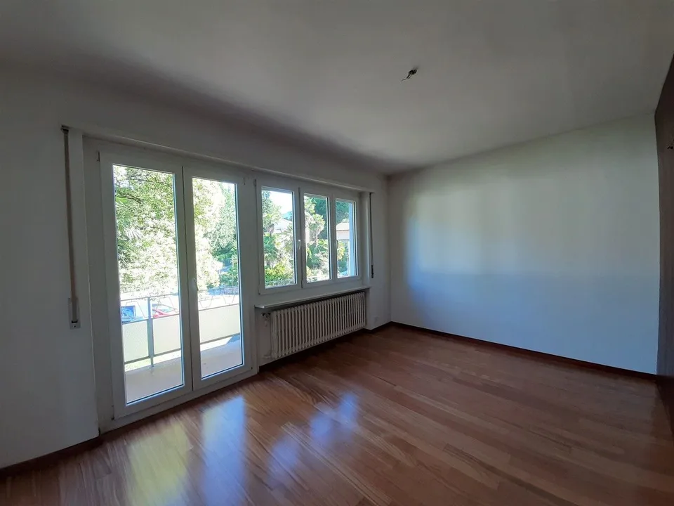 Geräumige Wohnung in einem Einfamilienhaus, umgeben von Grün – Foto 6 von 13