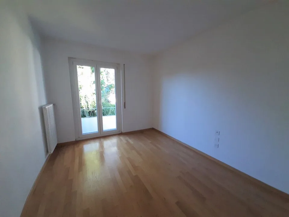Geräumige Wohnung in einem Einfamilienhaus, umgeben von Grün – Foto 5 von 13