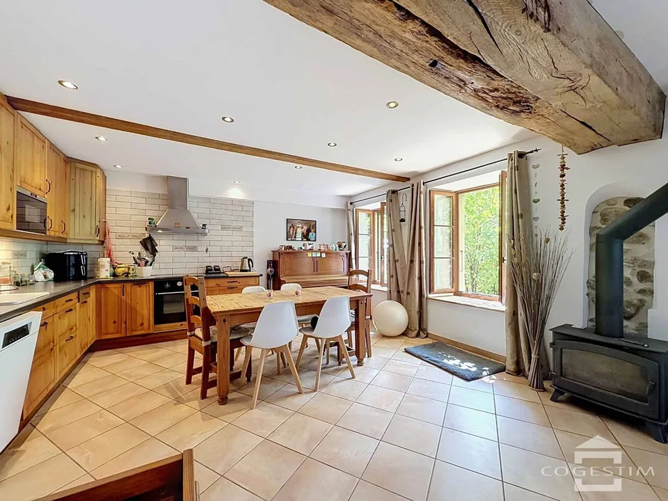 Charmante maison familiale avec grange et dépendance privée – photo 2 sur 13