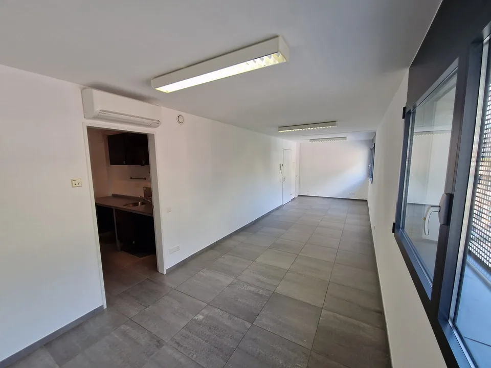 Werkstatt / Einzimmerwohnung / Büro – Foto 4 von 13