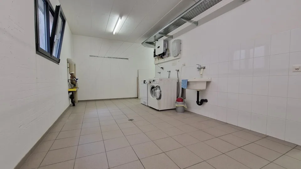 Werkstatt / Einzimmerwohnung / Büro – Foto 12 von 13