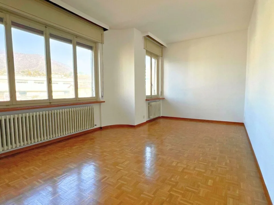 Ampia proprietà residenziale-commerciale con giardino – foto 6 di 13