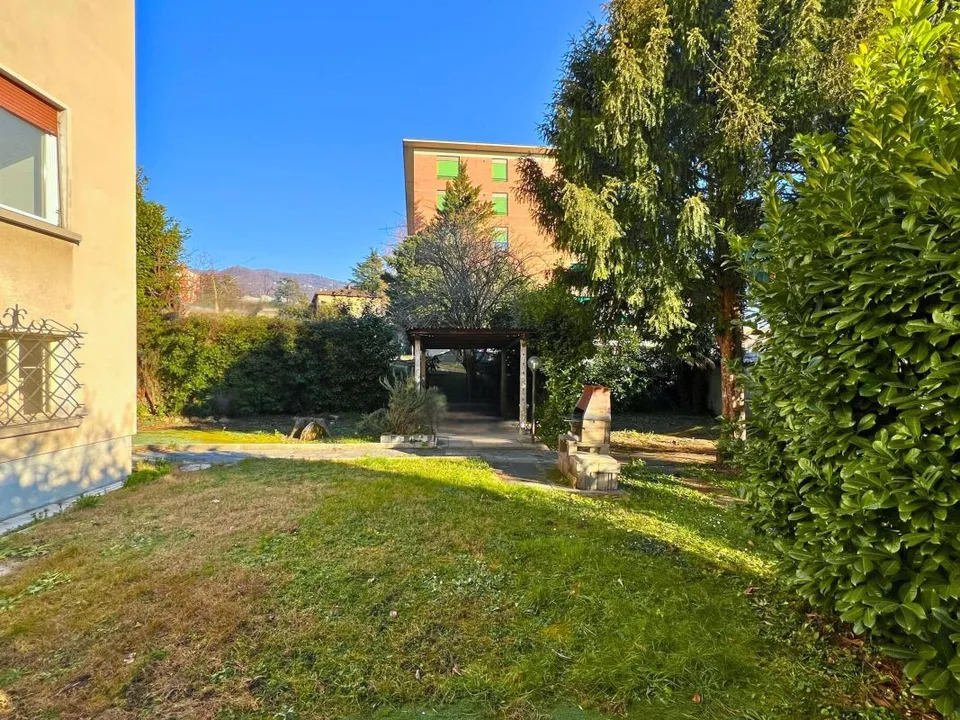 Ampia proprietà residenziale-commerciale con giardino – foto 12 di 13