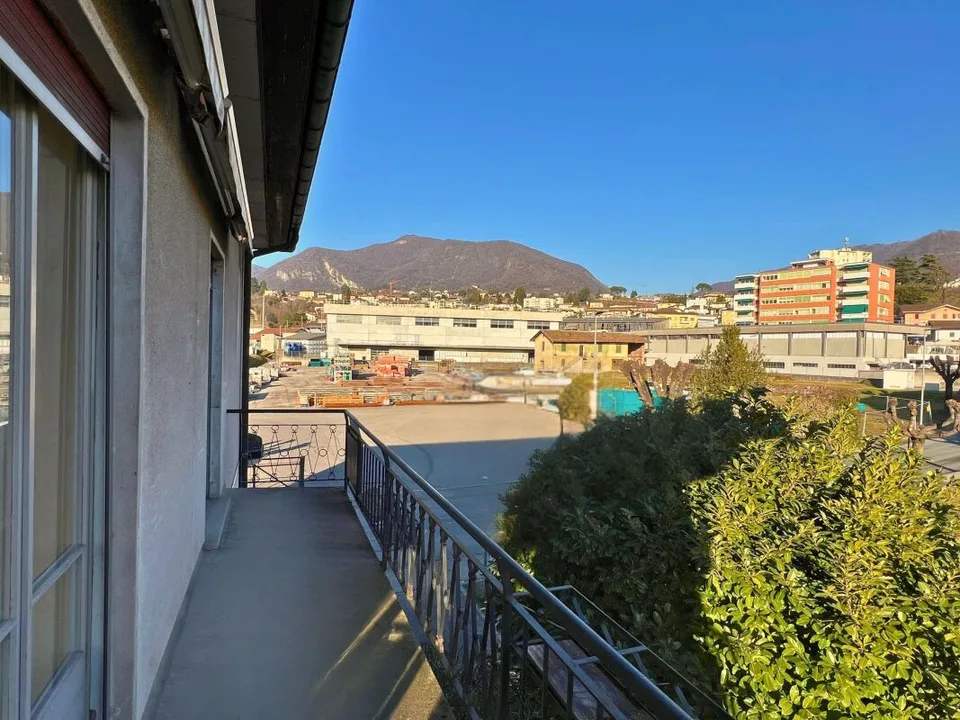 Ampia proprietà residenziale-commerciale con giardino – foto 11 di 13