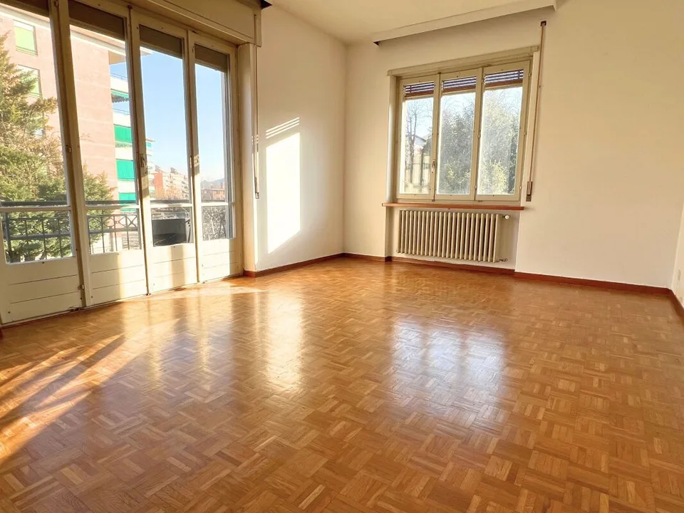 Ampia proprietà residenziale-commerciale con giardino – foto 2 di 13