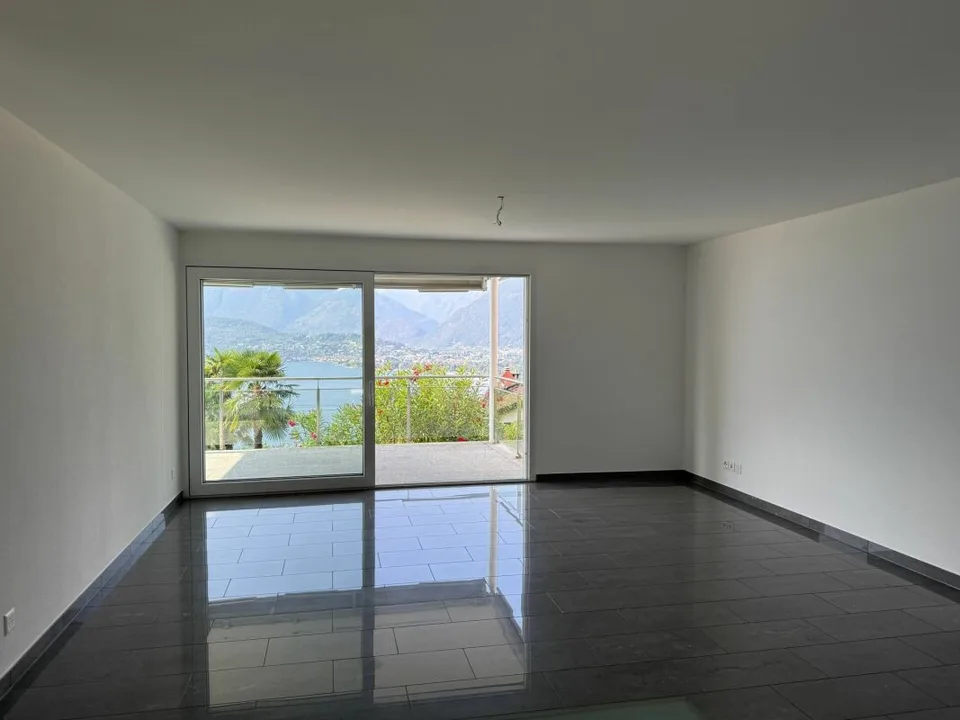 Apartment with large terraces and pool – photo 9 of 12