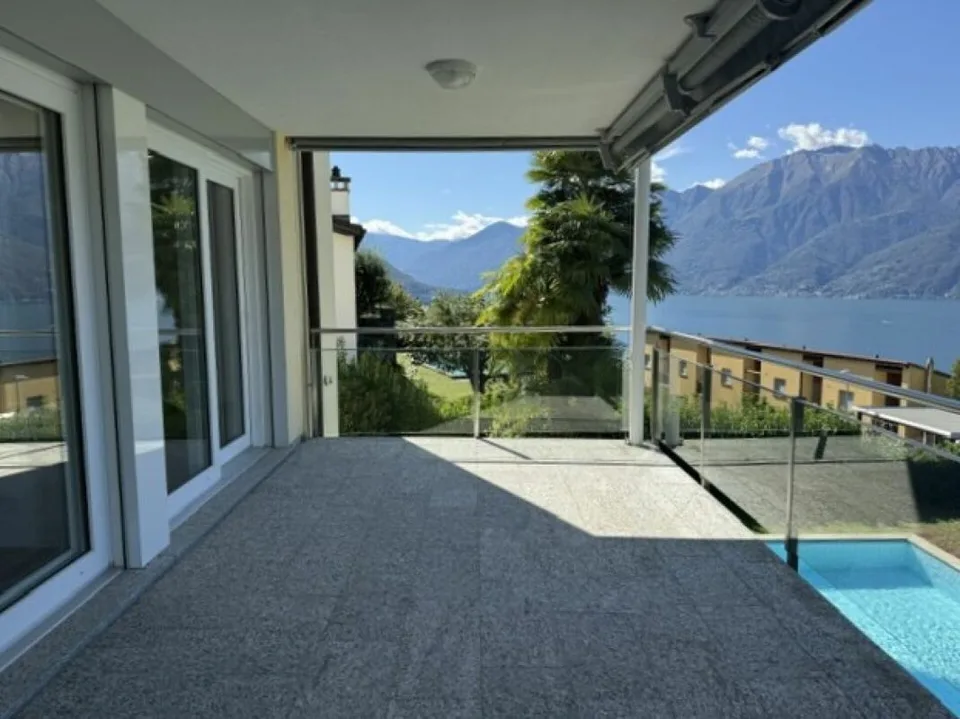 Apartment with large terraces and pool – photo 3 of 12